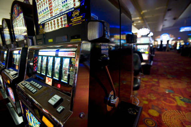 Live dealer rolling dice in Super Sic Bo chamber on depo55 slot